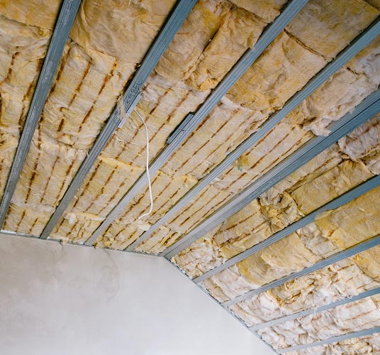 Toiture plate et supports spécifiques